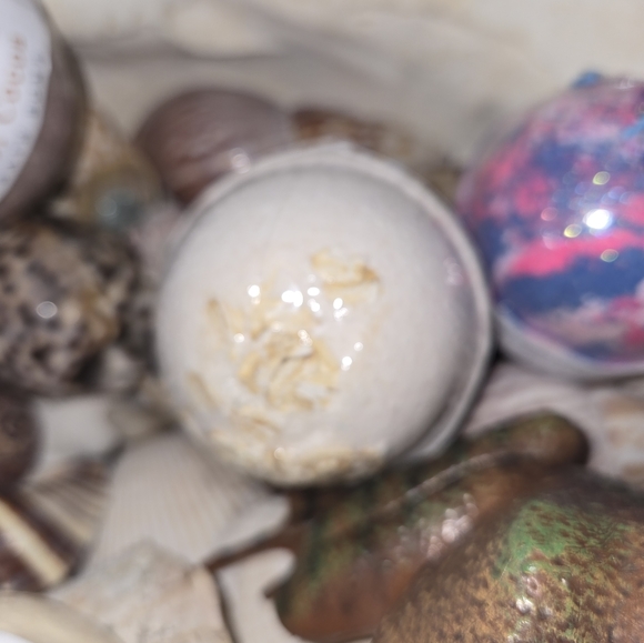 ###(New) The Island Bath & Body Bath Bombs  (5.5 oz Each) - Picture 10 of 12